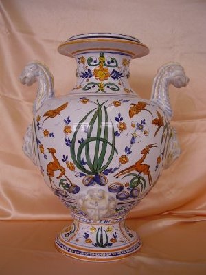 Ceramiche d-Arte di Albisola - Vaso idria in uso nelle antiche farmacie.
 
